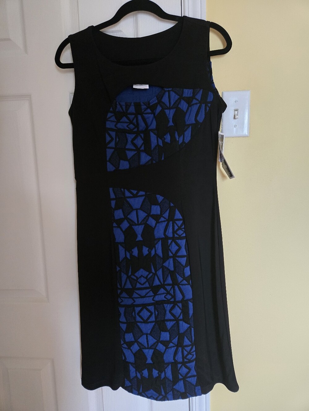 Ⓜ️MARALLIS Black And Blue Sleeveless Abstract Dress